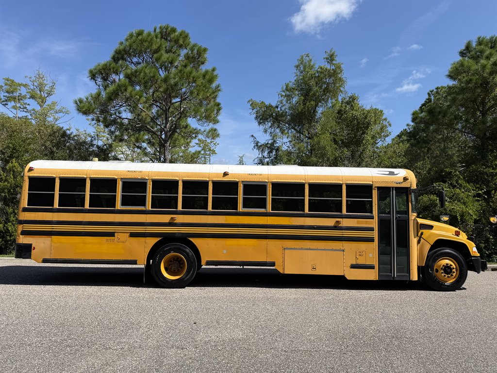 2013 Blue Bird Bb Conventional - $9,999