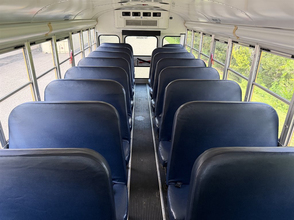 2013 Blue Bird Bb Conventional - $9,999