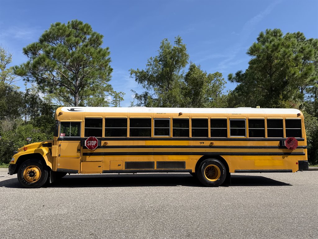 2013 Blue Bird Bb Conventional - $9,999