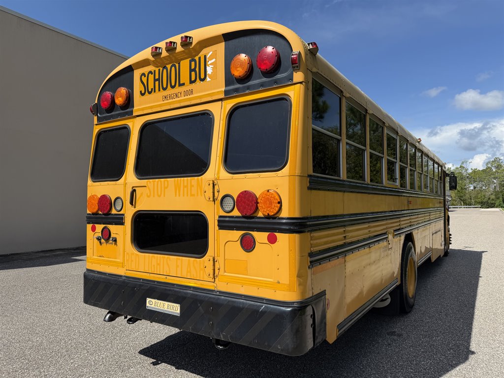 2013 Blue Bird Bb Conventional - $9,999
