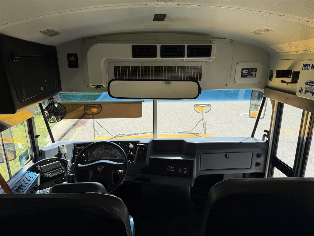 2013 Blue Bird Bb Conventional - $9,999
