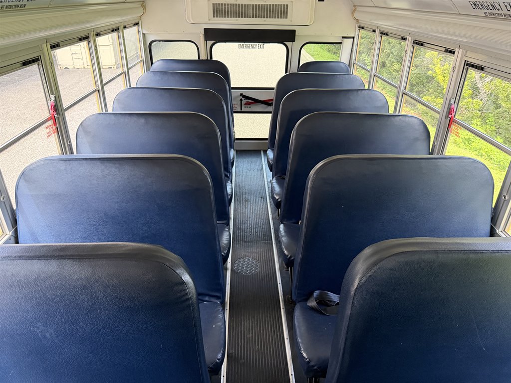 2013 Blue Bird Bb Conventional - $9,999