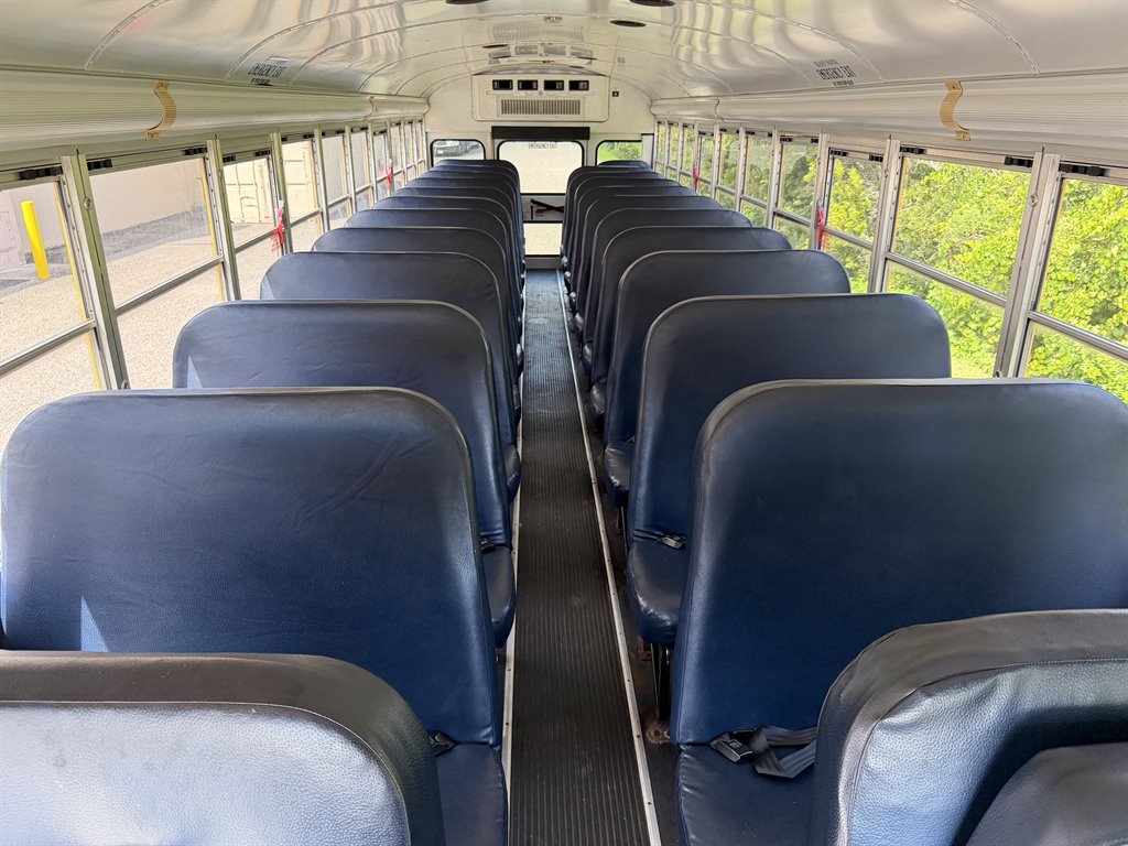 2013 Blue Bird Bb Conventional - $9,999