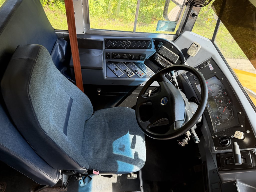 2013 Blue Bird Bb Conventional - $9,999