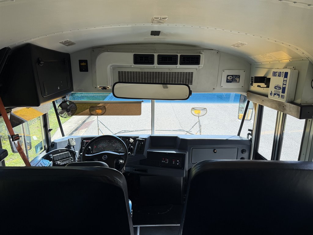 2013 Blue Bird Bb Conventional - $9,999