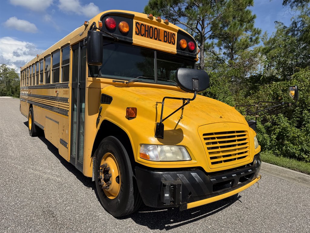 2013 Blue Bird Bb Conventional - $9,999
