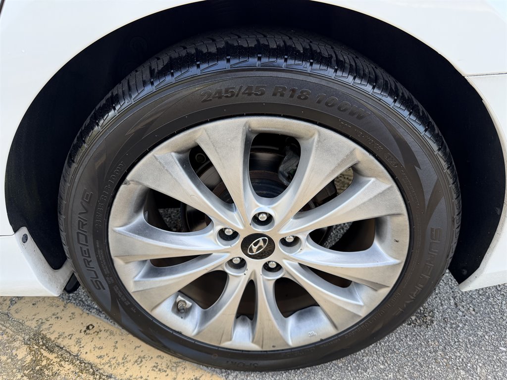 2013 Hyundai Azera - $6,699