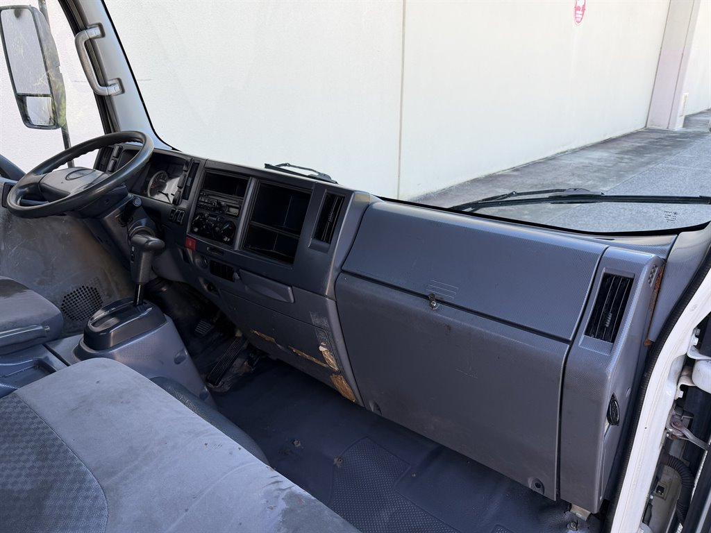 2013 Isuzu Npr/npr-hd - $10,999