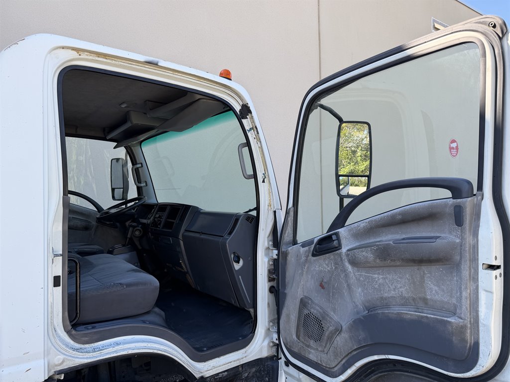 2013 Isuzu Npr/npr-hd - $10,999