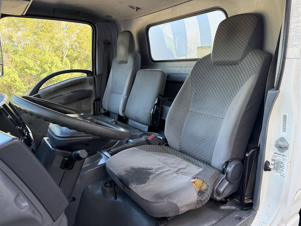 2013 Isuzu Npr/npr-hd - $10,999