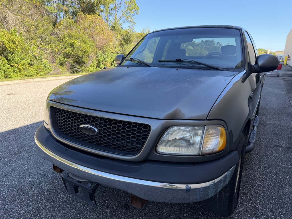 2002 Ford F-150 - $3,199