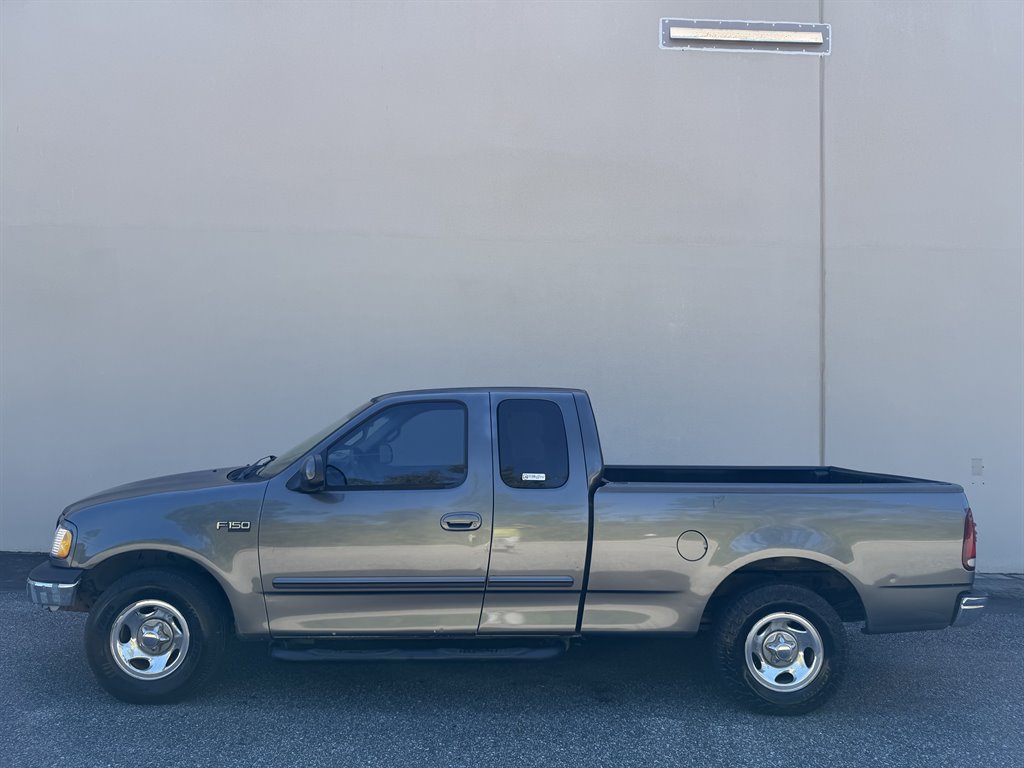 2002 Ford F-150 - $3,199