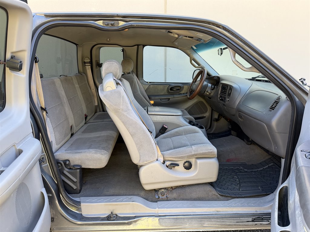 2002 Ford F-150 - $3,199