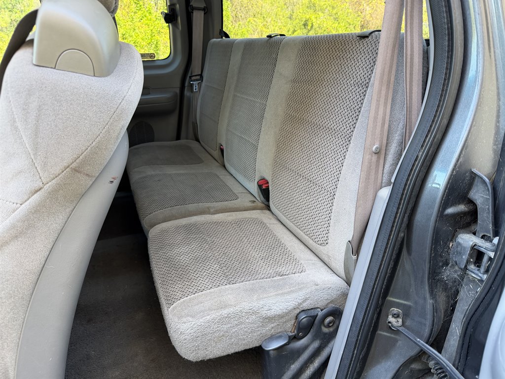 2002 Ford F-150 - $3,199