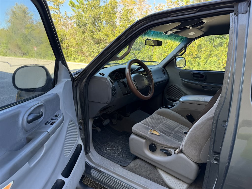 2002 Ford F-150 - $3,199