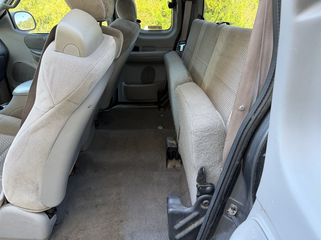 2002 Ford F-150 - $3,199