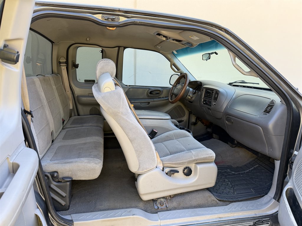 2002 Ford F-150 - $3,199