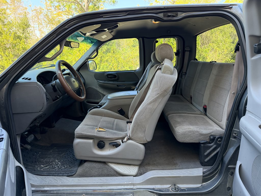 2002 Ford F-150 - $3,199