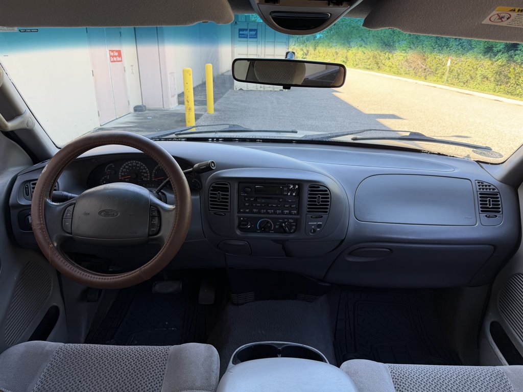 2002 Ford F-150 - $3,199