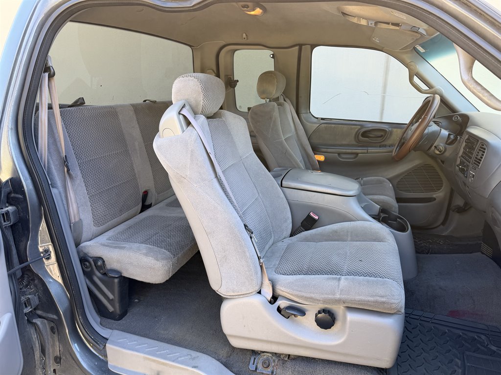 2002 Ford F-150 - $3,199