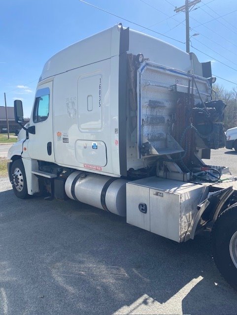 2016 Freightliner Cascadia - $6,259