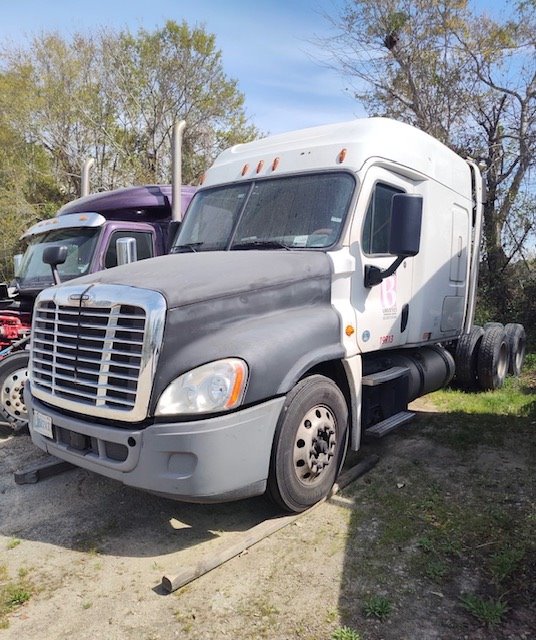 2019 Freightliner Cascadia - $6,259