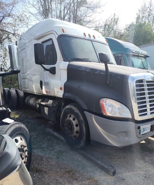 2019 Freightliner Cascadia - $6,259