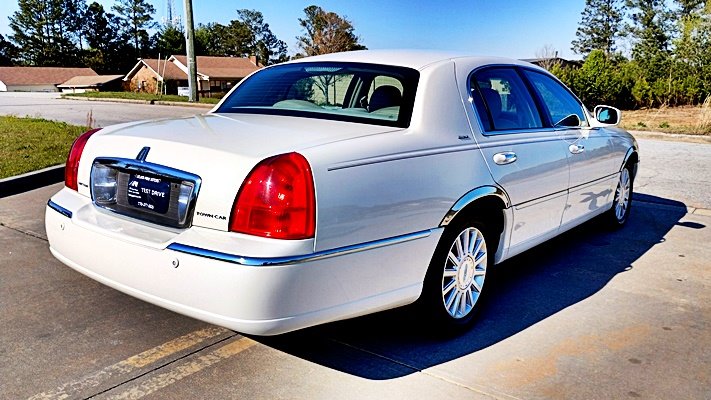 2004 Lincoln Town Car Ultimate photo