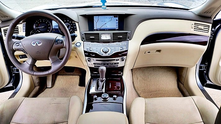 2016 Infiniti Q70 3.7 photo
