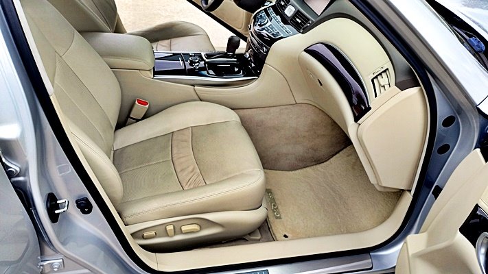 2016 Infiniti Q70 3.7 photo