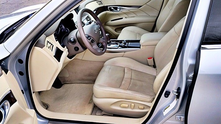 2016 Infiniti Q70 3.7 photo