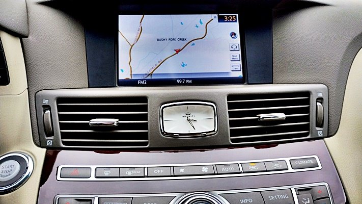 2016 Infiniti Q70 3.7 photo
