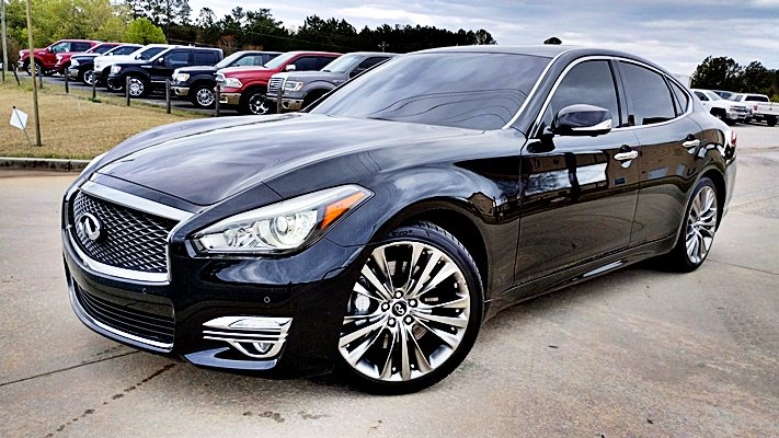2018 Infiniti Q70 Luxe photo