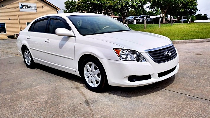 2010 Toyota Avalon XLS photo