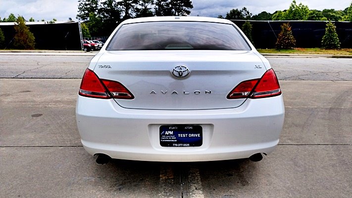 2010 Toyota Avalon XLS photo