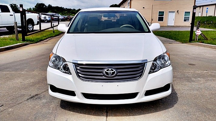 2010 Toyota Avalon XLS photo