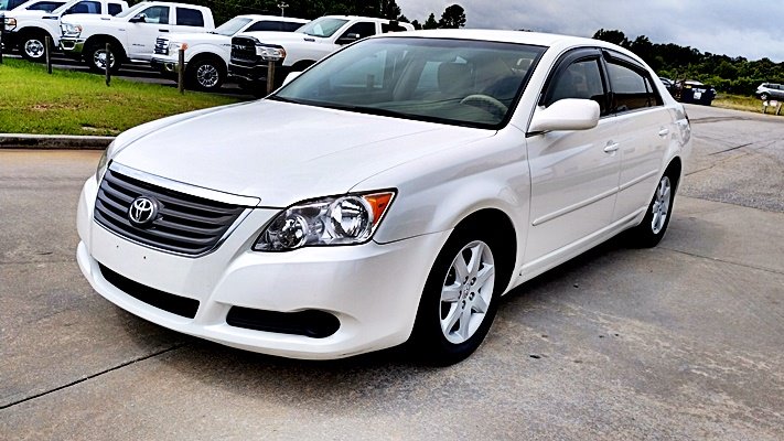 2010 Toyota Avalon XLS photo