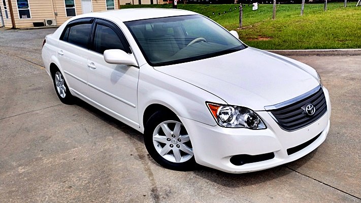 2010 Toyota Avalon XLS photo