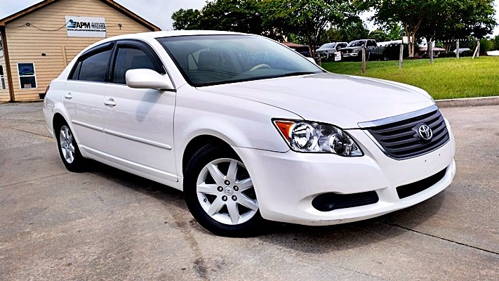 2010 Toyota Avalon XLS photo