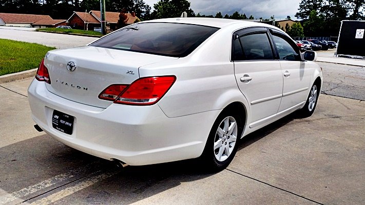 2010 Toyota Avalon XLS photo