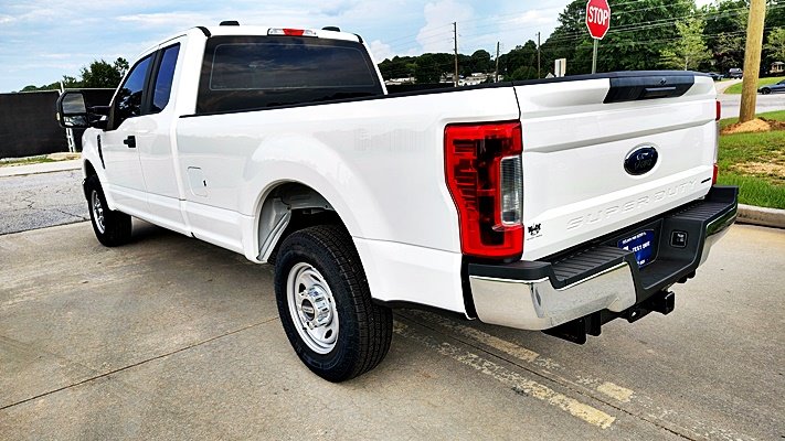 2022 Ford F-350 - $21,995