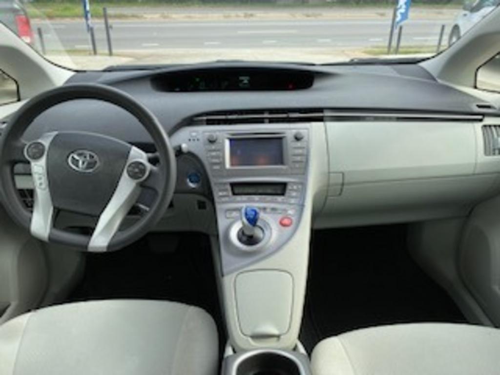 2014 Toyota Prius One photo