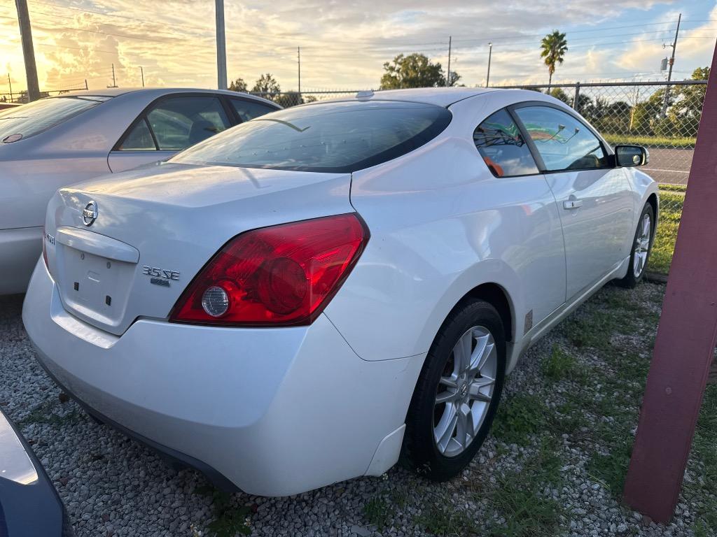 2008 Nissan Altima 3.5 SE photo