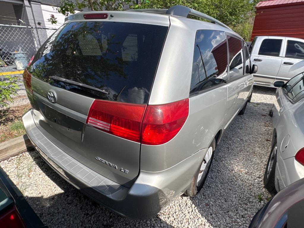 2004 Toyota Sienna - $2,999