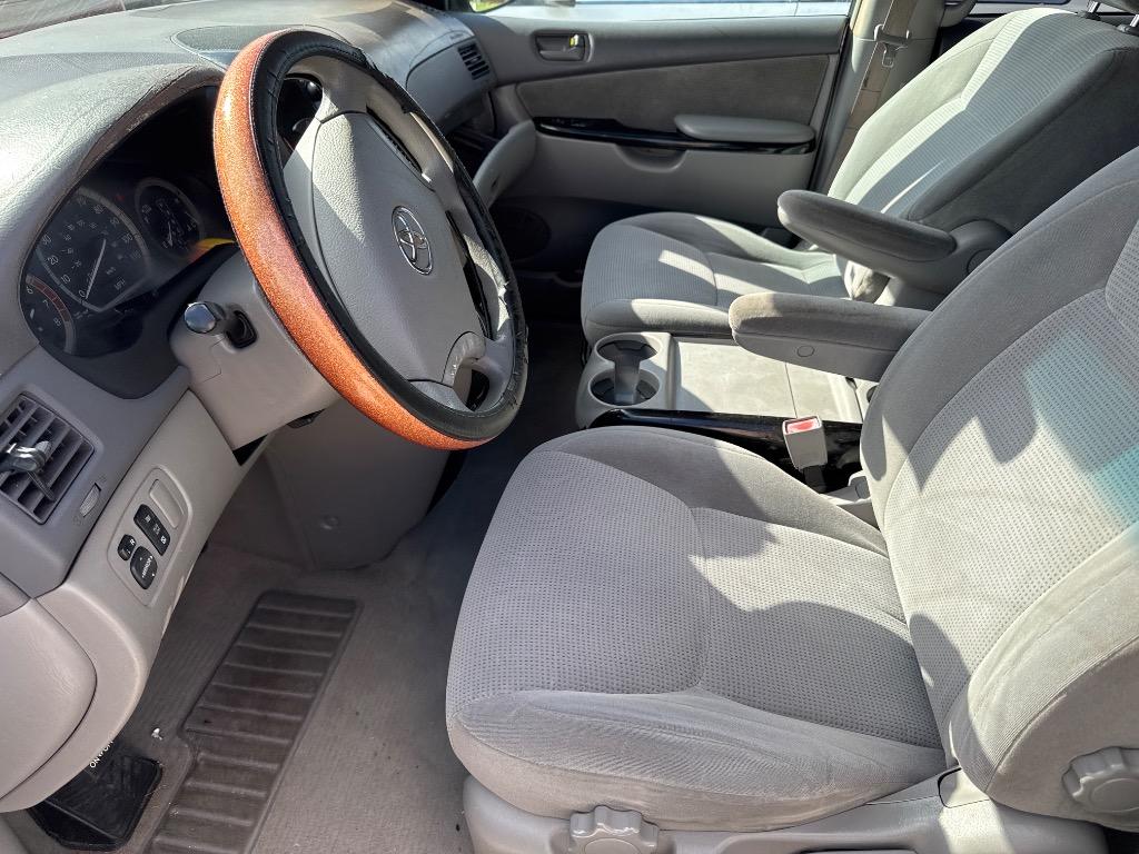 2004 Toyota Sienna - $4,999