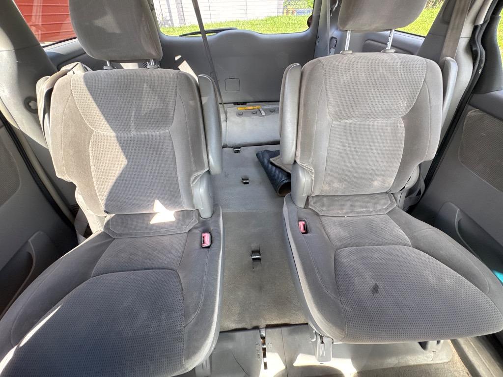 2004 Toyota Sienna - $4,999