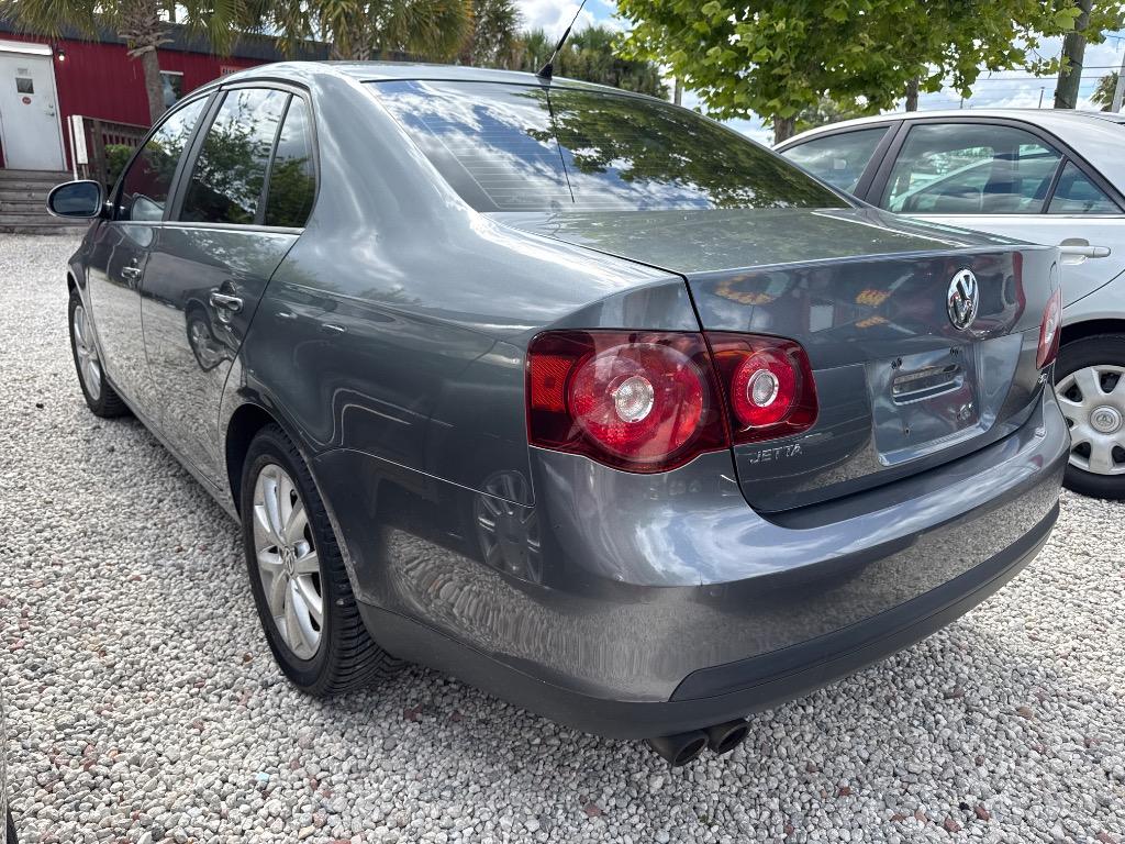 2010 Volkswagen Jetta - $4,999