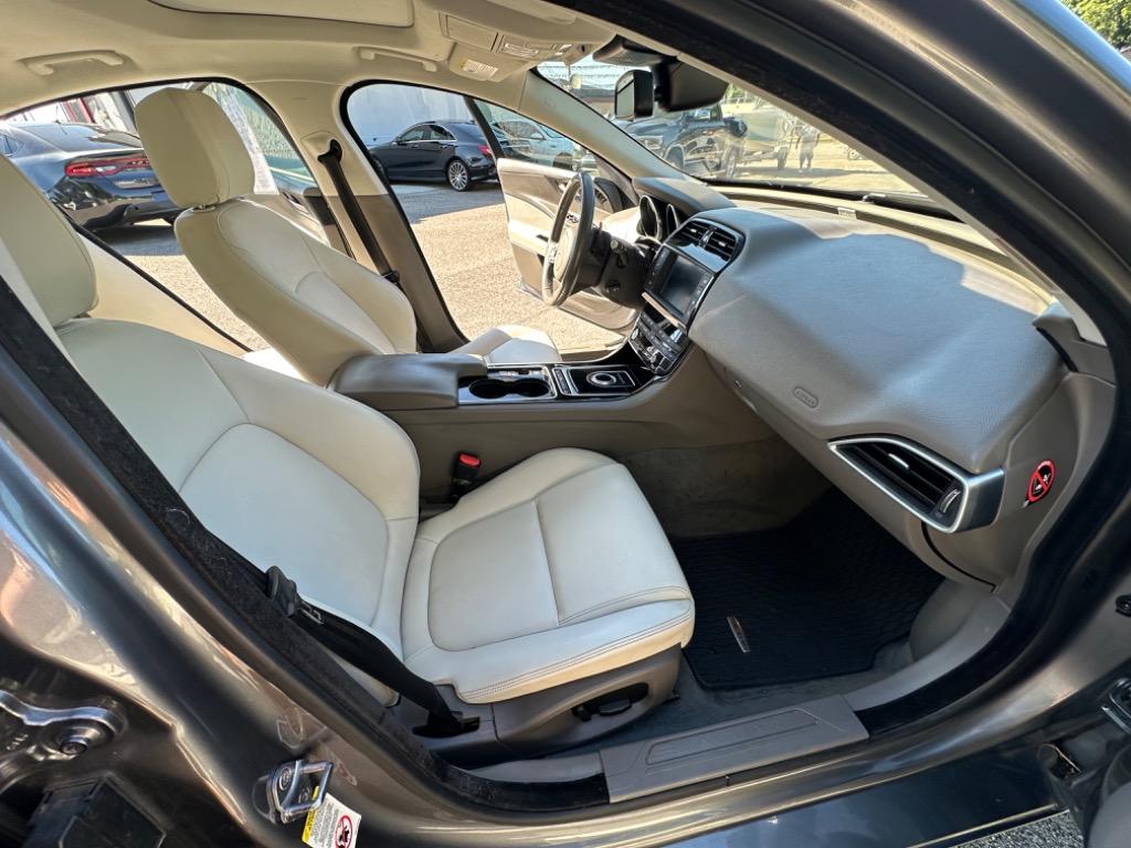 2017 Jaguar XE