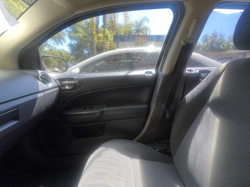 2010 Dodge Caliber SXT photo