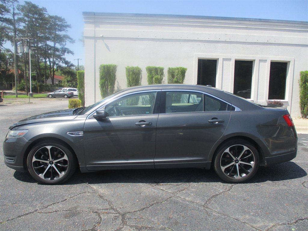 2015 Ford Taurus SEL photo
